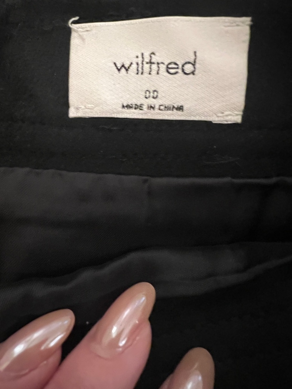 WILFRED - Shiny Faux Pebbled Leather Miniskirt - 00 - Black - Picture 6 of 7